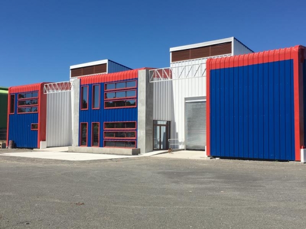 ARQUITECTURA, INGENIERIA Y CONSTRUCCION  EDIFICIO CORPORATIVO Y MAESTRANZA